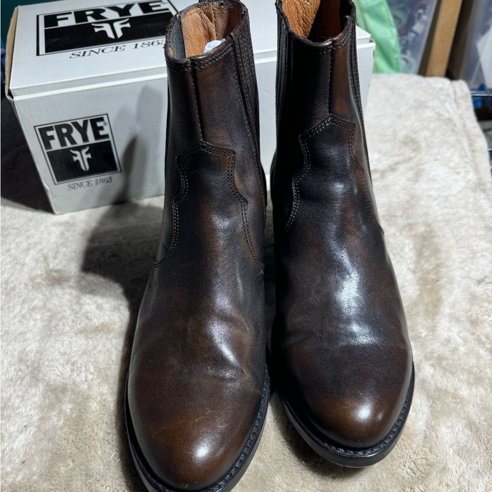 FRYE Diana Chelsea Cognac western boots. EUC Worn once. Different Frye box